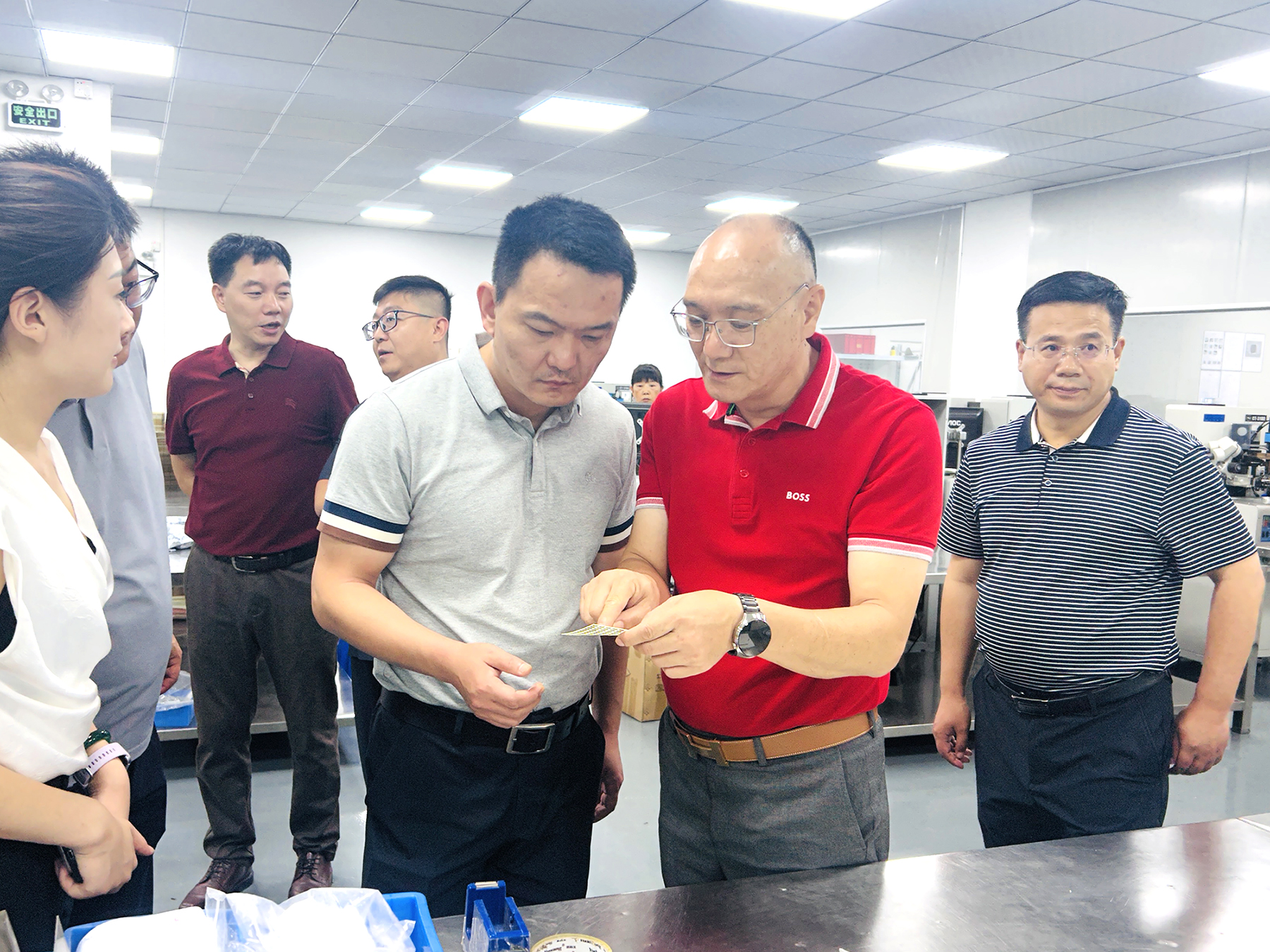 熱烈歡迎寧夏海原縣李明縣長(zhǎng)一行蒞臨卡立方集團(tuán)參觀(guān)指導(dǎo)