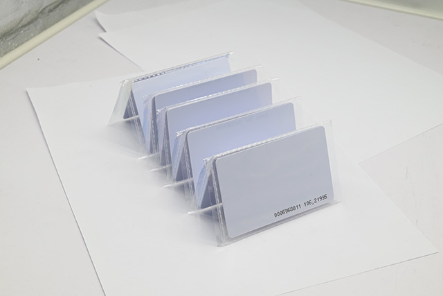 如何避免卡片在印刷過程出現(xiàn)色差？