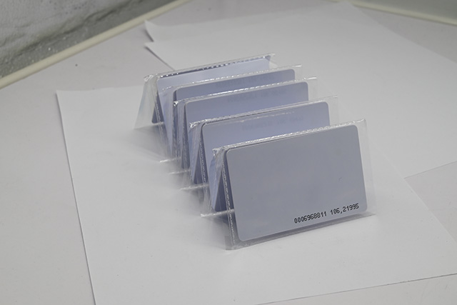 河南開封市開展“公交IC卡”走進(jìn)校園的志愿者行動