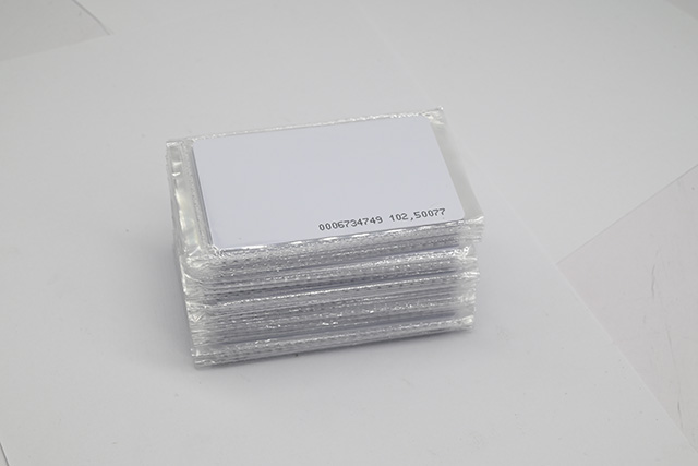 RFID系統(tǒng)主要由讀寫器、應(yīng)答器和后臺(tái)計(jì)算機(jī)組成 RFID系統(tǒng)主要由讀寫器、應(yīng)答器和后臺(tái)計(jì)算機(jī)組成