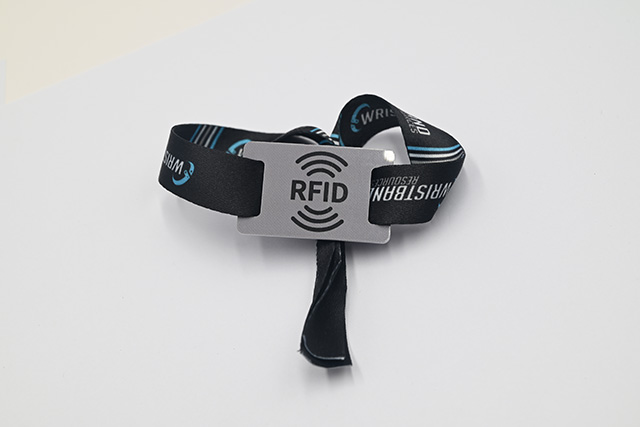 校園卡不僅有統(tǒng)一的布局，還有個性化的定制