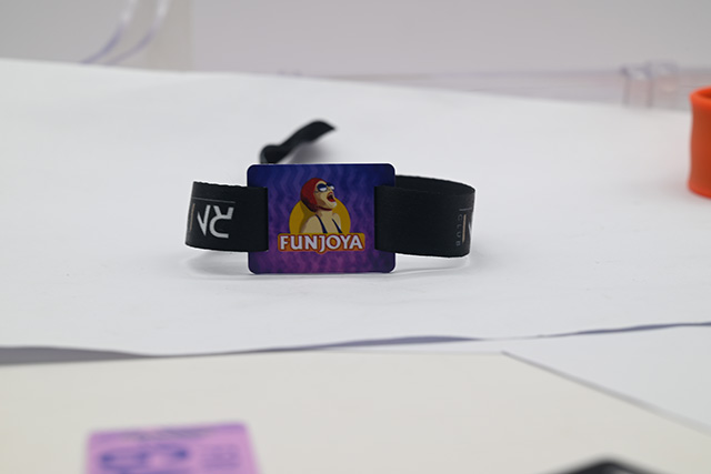 專業(yè)校園卡制作，磁條卡制作，貨發(fā)全國(guó)！