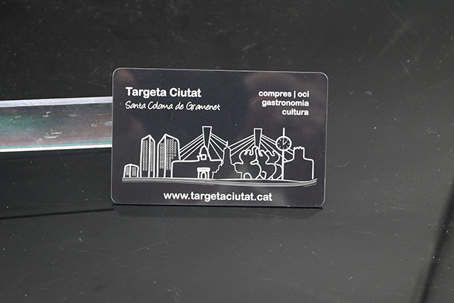 非接觸式IC卡(射頻卡)詳細說明及與其他卡類比較 非接觸式IC卡(射頻卡)詳細說明及與其他卡類比較